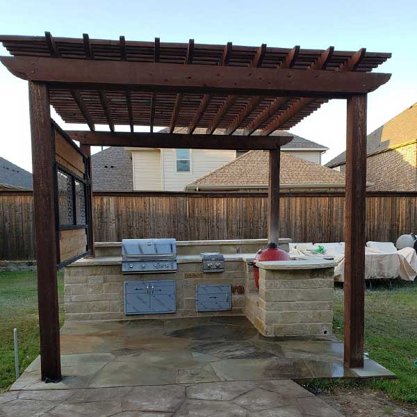 Pergola installation in Fort Worth TX over an outdoor kitchen and backyard patio